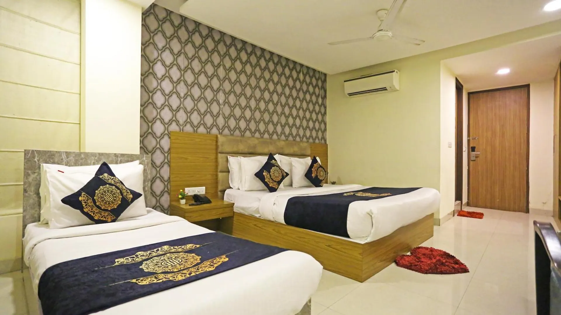 Hotel D'Capitol - Delhi Airport New Delhi 4*,