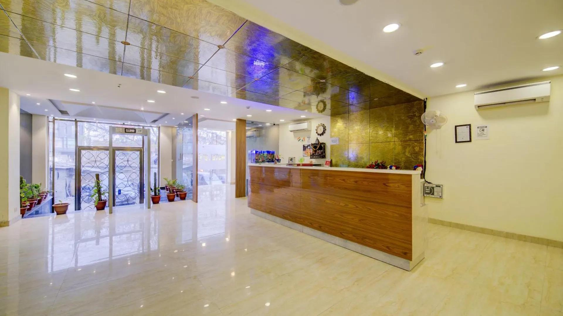 Hotel D'Capitol - Delhi Airport New Delhi