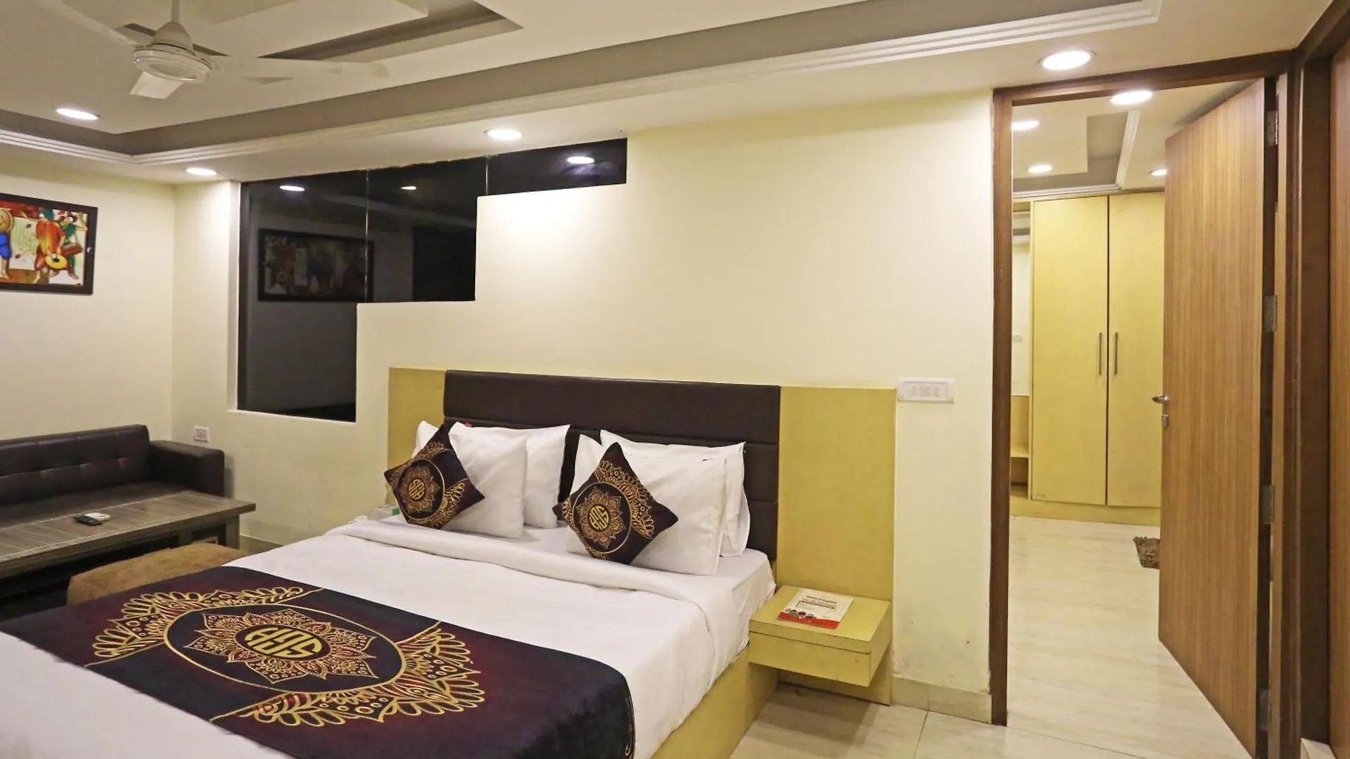 Hotel D'Capitol - Delhi Airport New Delhi