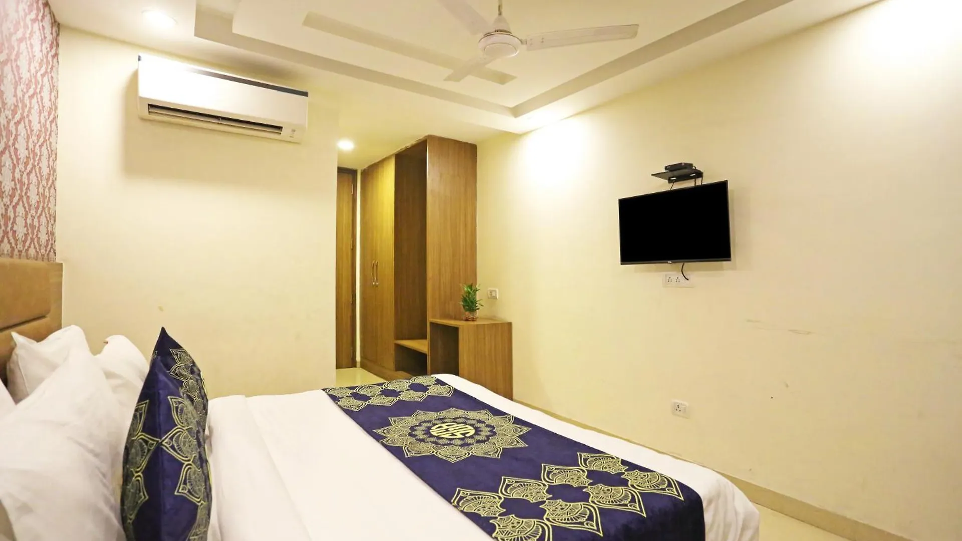Hotel D'Capitol - Delhi Airport New Delhi